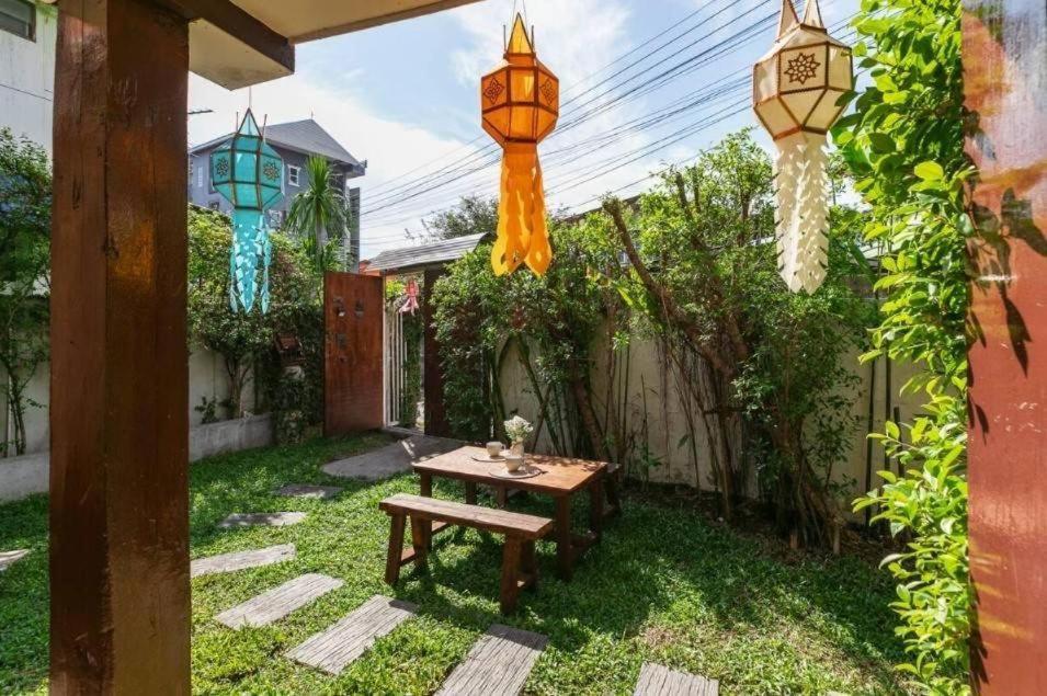 Hostel Nearthepark Backpack House Chiang Mai Zewnętrze zdjęcie