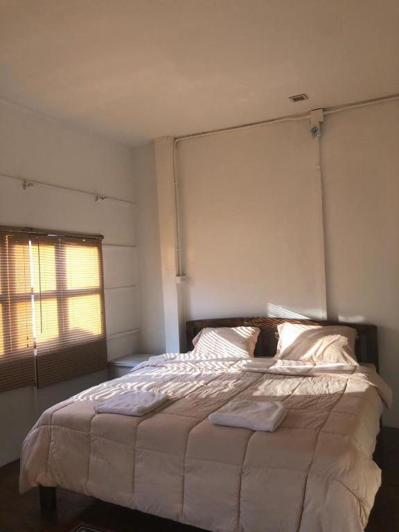 Hostel Nearthepark Backpack House Chiang Mai Zewnętrze zdjęcie