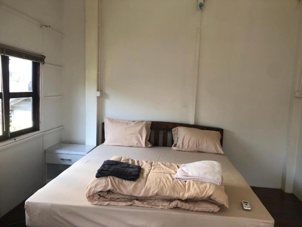 Hostel Nearthepark Backpack House Chiang Mai Zewnętrze zdjęcie