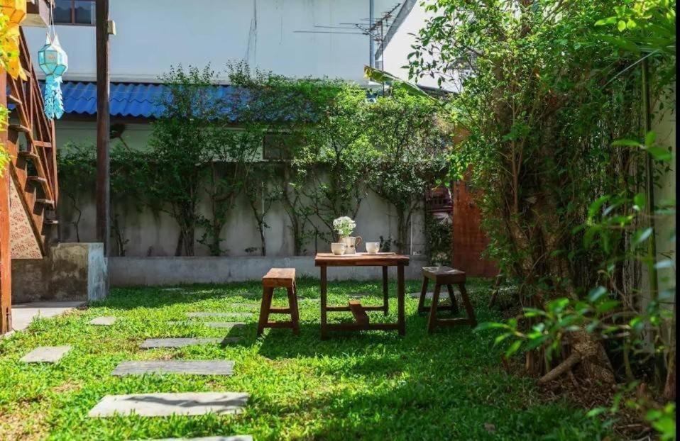 Hostel Nearthepark Backpack House Chiang Mai Zewnętrze zdjęcie